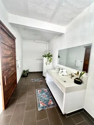 a bathroom with a sink and a mirror at Villa Paulina in Honda