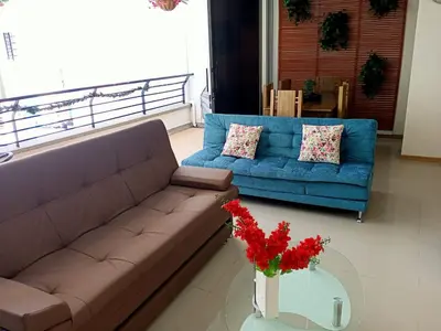 a living room with a couch and a table with flowers at Paraíso del sol in San Jerónimo