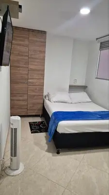 a bedroom with a bed and a tv in it at ApartaLoft 13, NevadaLofts Sabaneta in Sabaneta