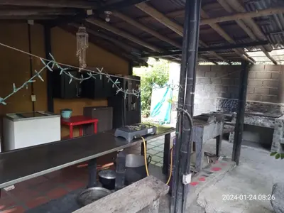 a kitchen and dining area of a house at Finca Santa fe de Antioquia in Sopetran