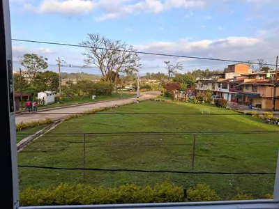 a view of a field of grass in a town at Acogedor Apartamento de 3 dormitorios con baños privados - Guatapé Antioquia in Guatapé