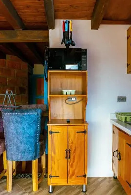 a kitchen with a desk and a chair and a microwave at Suite Master in Jericó