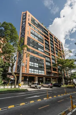 a tall building with cars parked in front of it at Kyux Studios by Jalo - Laureles in Medellín