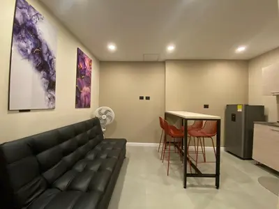 a living room with a couch and a table at Hermoso apartamento en el poblado in Medellín