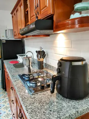 a slow cooker on a counter in a kitchen at Jericó un pueblo de ensueño in Jericó