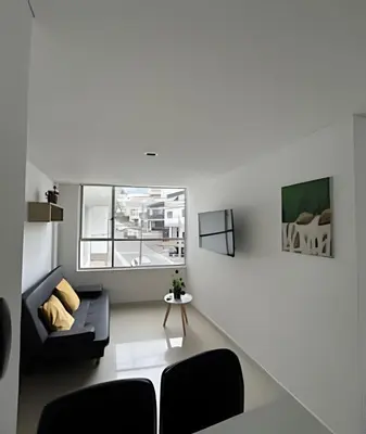 a living room with a couch and a window at Moderno y cómodo cerca al cable in Manizales