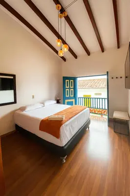 a bedroom with a large bed in a room at Soluna Apartamento Jericó Parque in Jericó