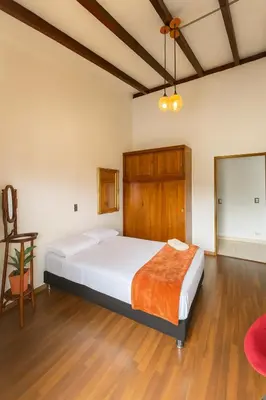 a bedroom with a large bed in a room at Soluna Apartamento Jericó Parque in Jericó