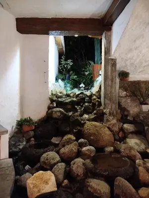 a fish tank in a room with rocks at Patio Chic in Jericó