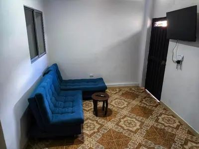 a living room with a blue couch and a table at Agua Clara Apartamento in San Rafael