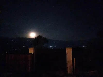 a full moon rising over a city at night at Vista preciosa-clima cálido-calma-pueblo histórico in Santa Fe de Antioquia