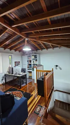a living room with a couch and a desk at Casa campestre, Guarne-Aeropuerto José María Córdova in Guarne