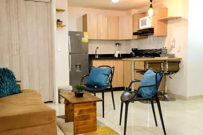 a kitchen with two chairs and a table in a room at ALOJARTE RIONEGRO - Acogedor estudio - ubicación privilegiada in Rionegro