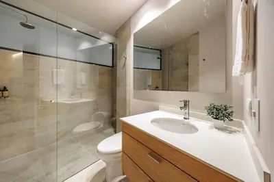 a bathroom with a toilet and a sink and a shower at Exquisito Estudio en Provenza in Medellín