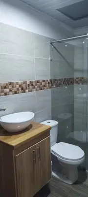 a bathroom with a toilet and a sink and a shower at El Corazón de chila a 3 cuadras del parque principal in Carmen de Viboral