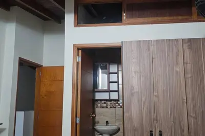 a bathroom with a sink and a toilet at Espacioso y lindo lugar in Bello