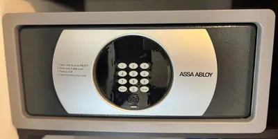 a television with a remote control on top of it at Nmadas digitales - Hotel Rioverde in San Antonio de Pereira