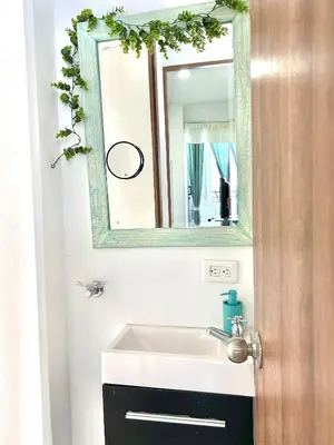 a bathroom with a sink and a mirror at Apartamento Vacacional San Jerónimo in Medellín