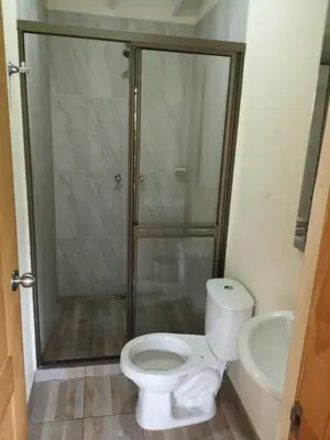 a bathroom with a shower and a toilet and a sink at Finca Villa Cristian Copacabana Antioquia in Copacabana