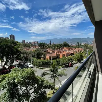 Apartamento con vista y aire acondicionado cerca a El Tesoro