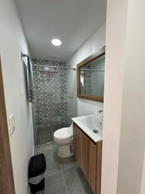 a bathroom with a toilet and a sink and a shower at Sector Tranquilo y Central, Excelente Vista in Manizales