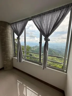 a room with a large window with a view at Sector Tranquilo y Central, Excelente Vista in Manizales