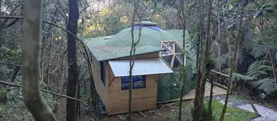 a tree house in the middle of the forest at Sanayá Domo Glamping - Santa Elena in Santa Elena