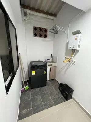 a small kitchen with a stove in a room at Apartamento cerca al centro en Medellín in Medellín