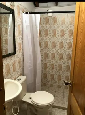 a bathroom with a toilet and a sink at Apartamento en Guatapé por noches in Guatapé