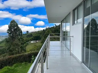 a balcony with a view of the mountains at Casa Campestre Bellavista in Villamaría