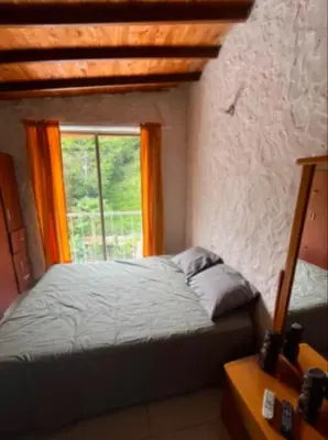 a bedroom with a bed and a window at Villa Arte Rustico in Ciudad Bolívar