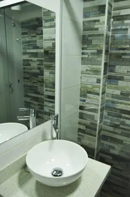 a bathroom with a white sink and a mirror at Cómo en casa in Itagüí