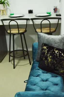 a living room with a blue couch and a table at Cómo en casa in Itagüí