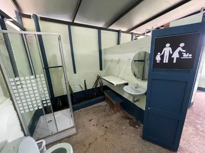 a bathroom with a toilet and a sink and a mirror at Camping tipo eco-confort Refugio Lancaster in Urrao