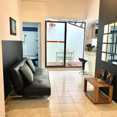 Casa Tradicional Remodelada en Envigado con Patio