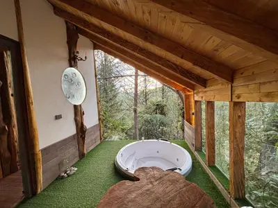 a room with a toilet in the middle of a house at PrivaDune in Rionegro