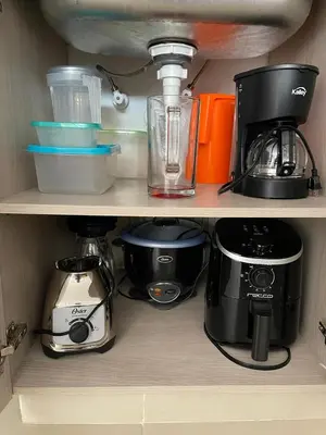 a shelf with various kitchen appliances on it at Moderno Apartamento en Sabaneta cerca al parque in Sabaneta