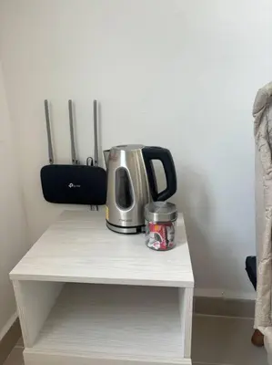 a coffeemaker sitting on top of a white table at Apartamento acogedor cerca al Cable in Manizales