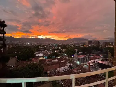 a view of a city at sunset from a balcony at Exclusivo apartamento en Poblado con AC a 1 min Provenza in Medellín