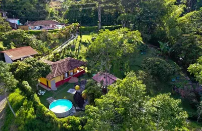 an aerial view of a house with a swimming pool at Finca Villa Laura in Támesis