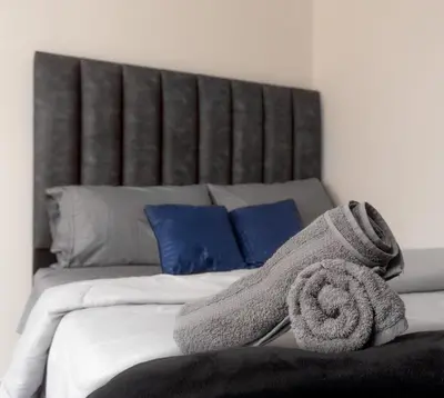 a bed with a towel on top of it at Apartamento en el Cable mejor zona en Manizales in Manizales