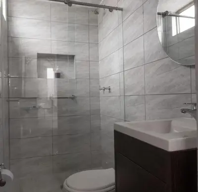 a bathroom with a toilet and a sink at Apartamento en el Cable mejor zona en Manizales in Manizales