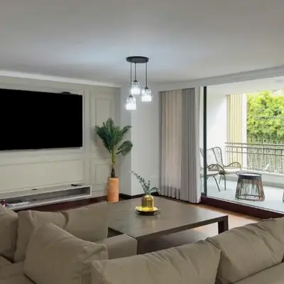 4BR 240 m² Fully Refurbished El Tesoro