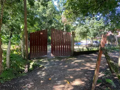a pair of gates in a park with trees at Finca Villa Dudia in Sopetran