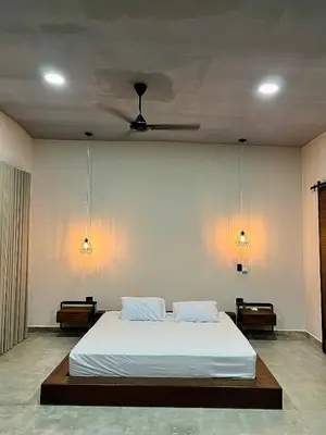 a bedroom with a large white bed with two lamps at Finca Luxury en Doradal Antioquia in Puerto Triunfo