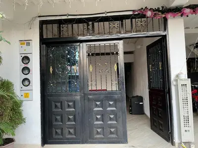 an entrance to a building with a pair of doors at Apartamento Napoles in Doradal