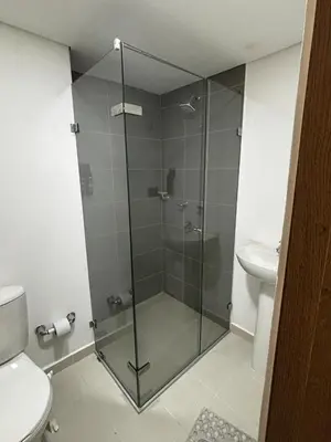 a glass shower in a bathroom with a toilet at Encantador Loft urbano en el corazón de Medellín in Medellín