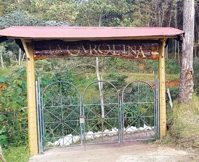 a gate with a sign that reads australia at Finca la carolina in Medellín