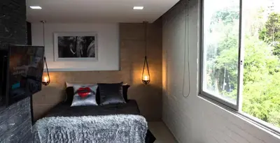 a bedroom with a bed and a window at EXCLUSIVO APARTAMENTO para disfrutar Medellin in Medellín