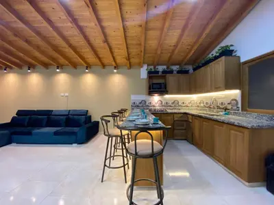 a living room with a bar and a couch at Serenity Room, Habitación doble - solo a una cuadra del parque in Carmen de Viboral